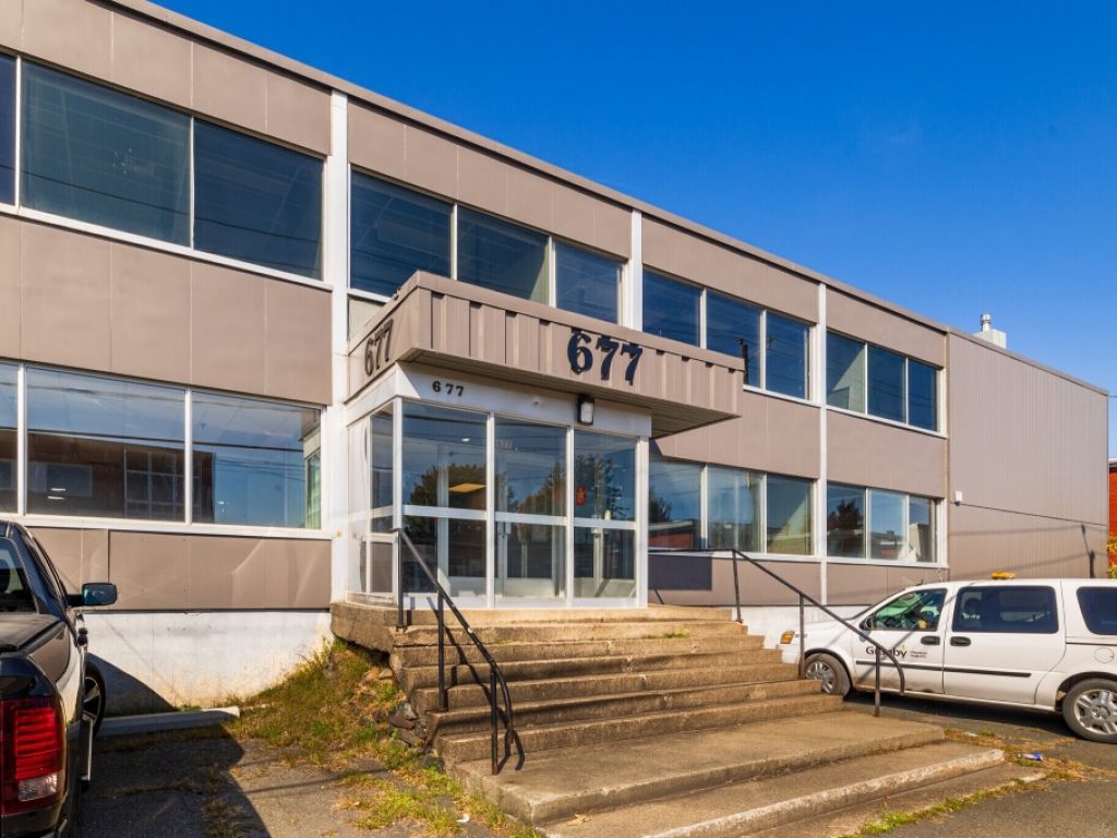 Espace industriel spacieux et hautement fonctionnel � parfait pour l�entreposage, la logistique ou la production