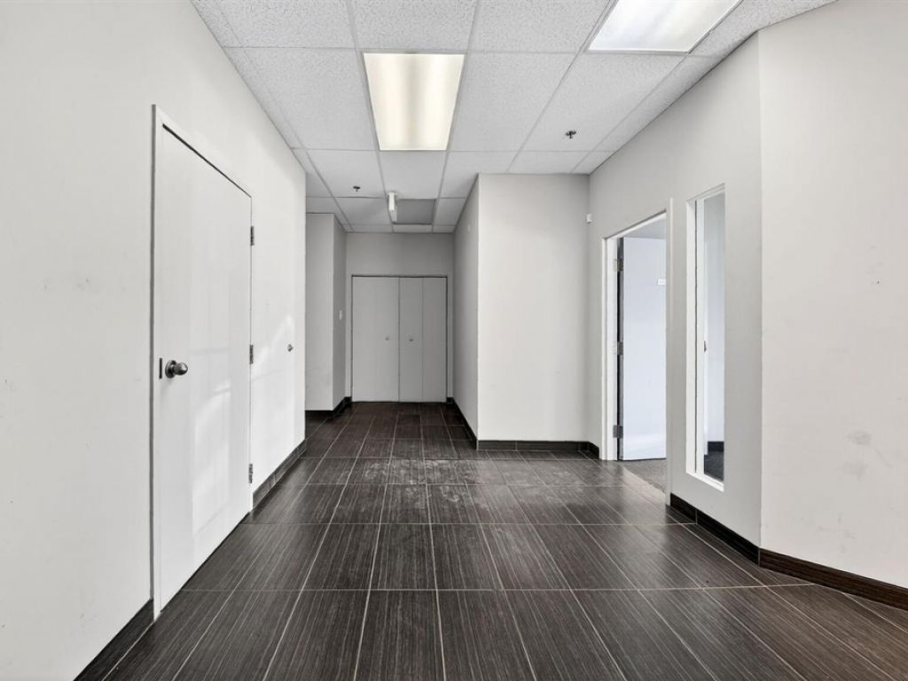 Espace industriel � louer � 4451-4479 Aut. Jean-No�l-Lavoie (A-440), local 4479, Laval (Chomedey)