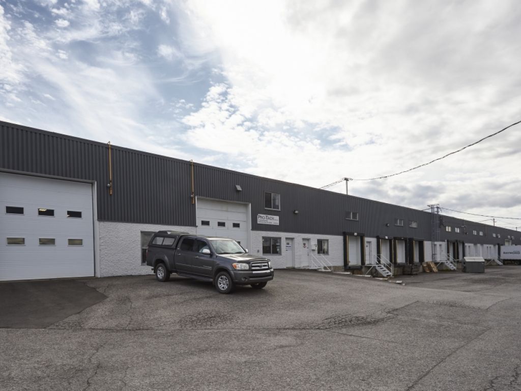 Rue Watt, Qu�bec - 11 000 p.c. disponible d�s janvier 2025