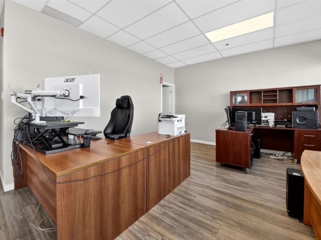Espace bureau 1 548 pi� � Boisbriand (Ch. de la C�te Nord)