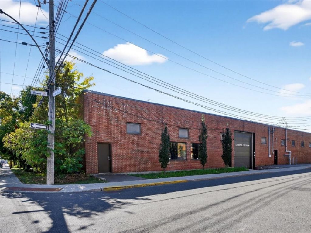 Immeuble industriel � vendre ou � louer � 9700 Rue Clark, Montr�al (Ahuntsic-Cartierville)