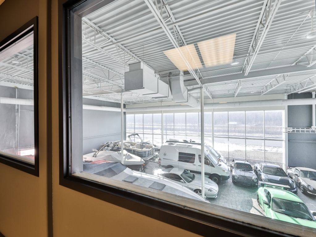 ESPACE COMMERCIAL / INDUSTRIEL � LOUER 