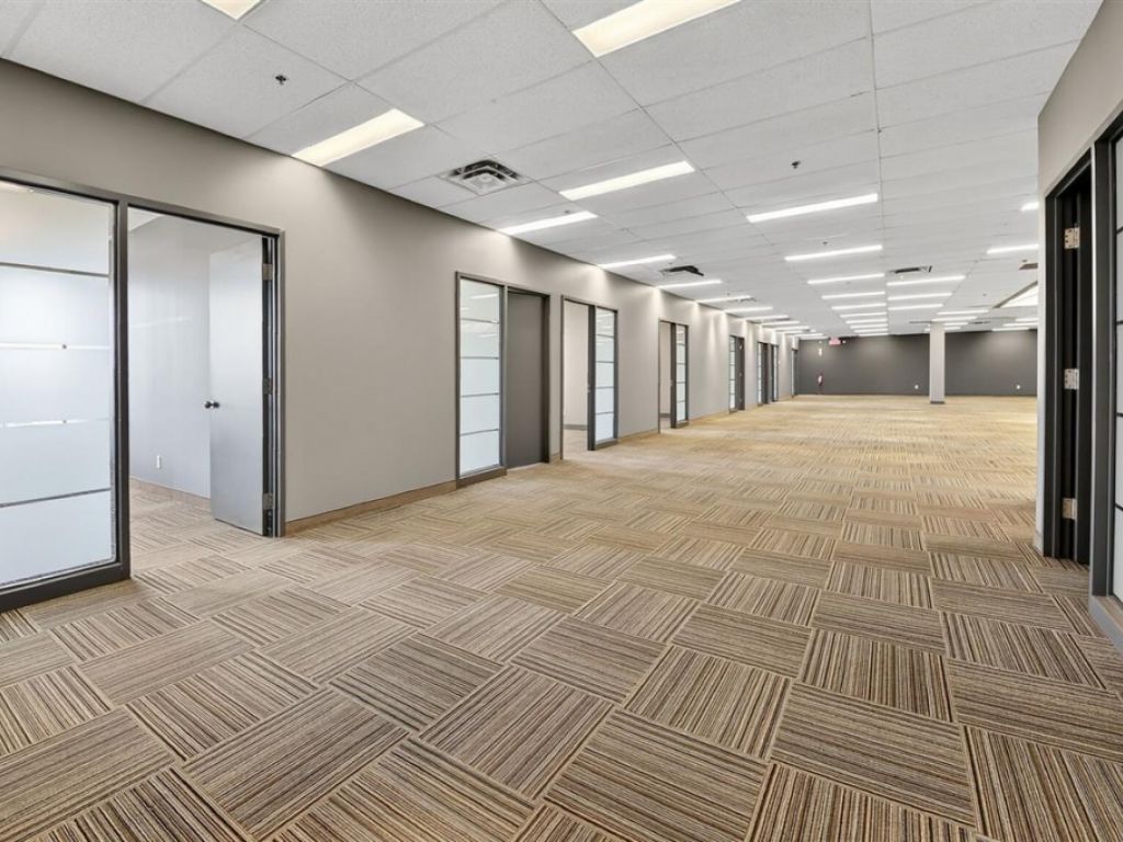 Espace bureau � louer � 4141 Aut. Jean-No�l-Lavoie (A-440), local 200V, Laval (Chomedey)