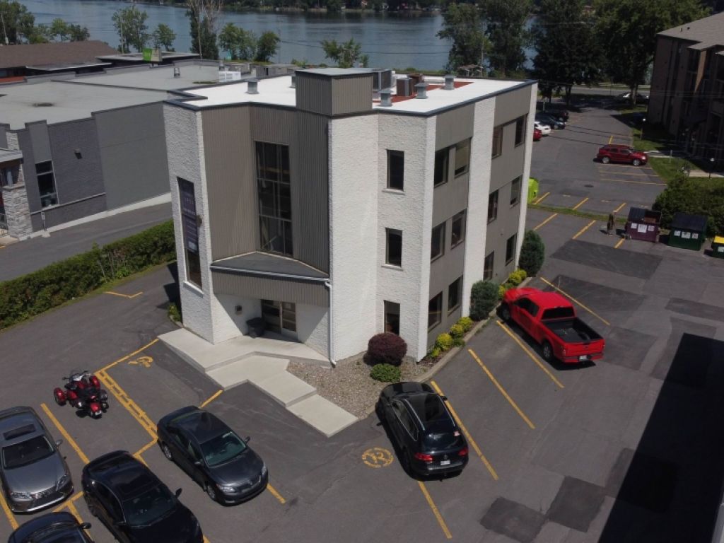 SAINT-JEAN Bureaux � louer 1500p2 au rez-de-chauss�e