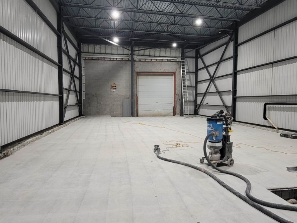 Immeuble industriel (Bureau et entrep�t) � louer St-Hubert