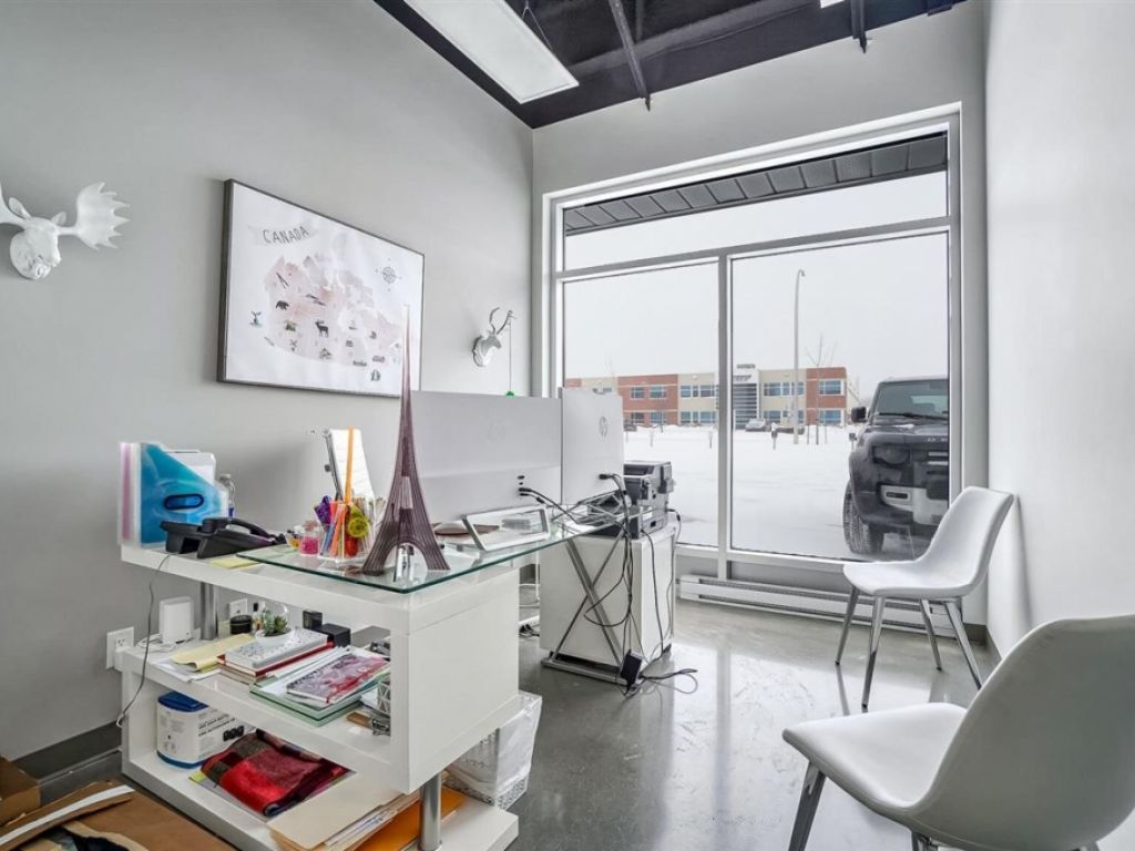 Condo industriel � vendre ou � louer � 4704 Rue Louis-B.-Mayer, Laval (Chomedey)