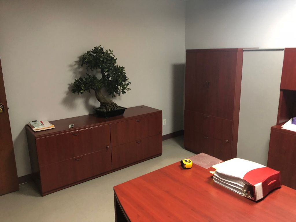 Batiment commercial avec entrepot (2900p2 ) et bureau (2500p2 ) 