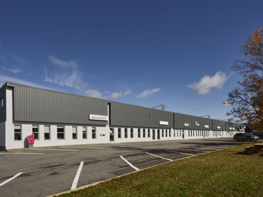 Rue Watt, Qu�bec - 11 000 p.c. disponible d�s janvier 2025