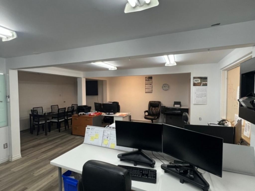 Local commercial � louer (Vente aux d�tails, shop de construction, entreposage, industriel l�ger)