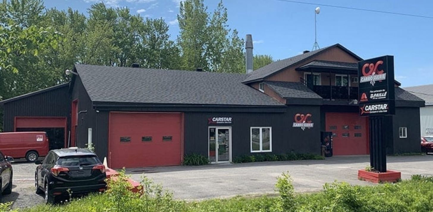 Garage de carrosserie et peinture avec b&acirc;tisse Lanaudi&egrave;re - &Agrave; vendre