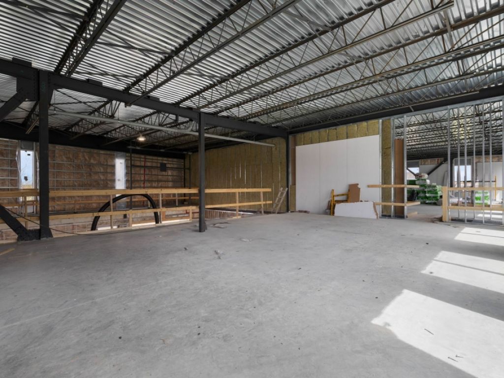 Espace Industriel et Commercial de Premier Choix � Louer