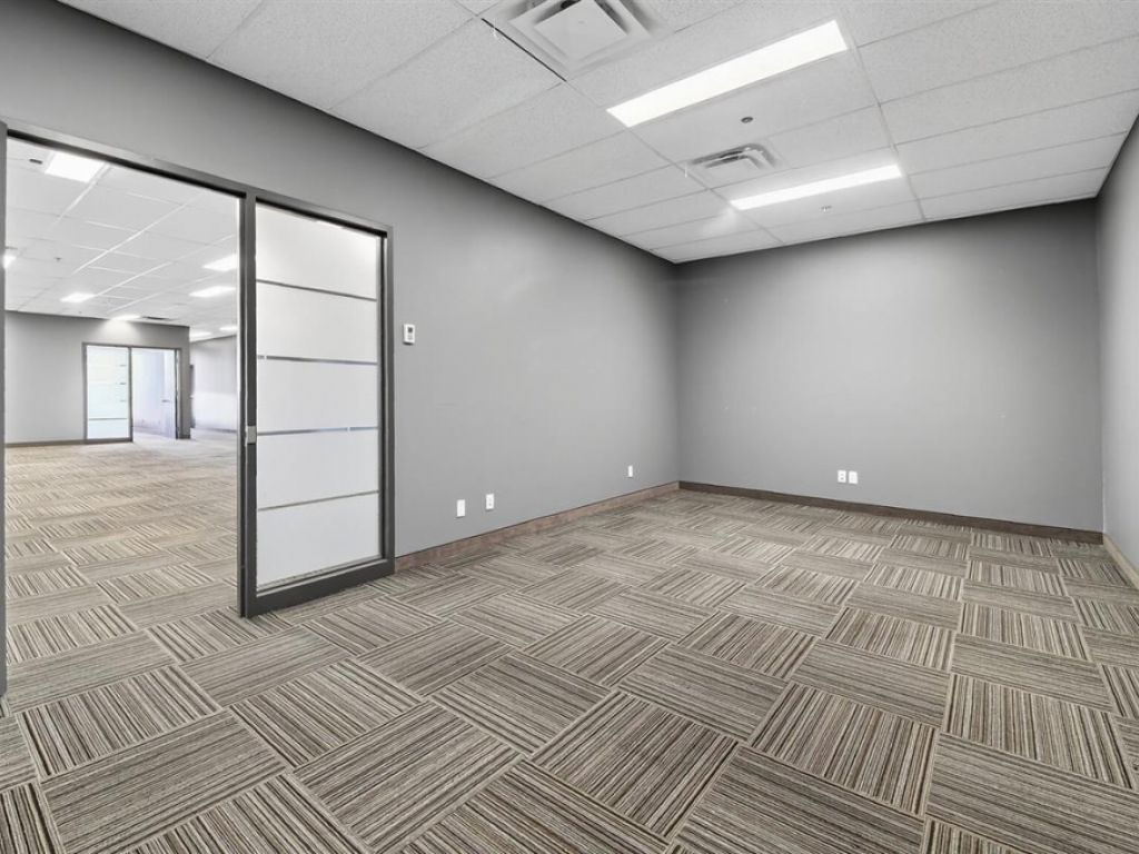 Espace bureau � louer � 4141 Aut. Jean-No�l-Lavoie (A-440), local 200V, Laval (Chomedey)