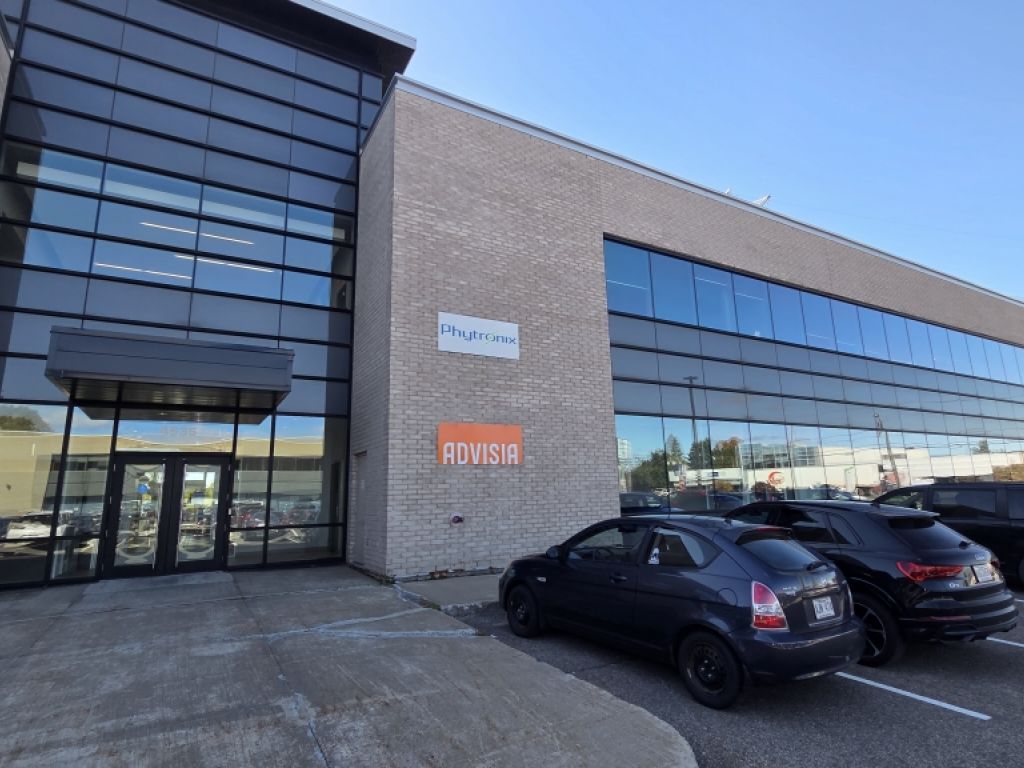 Grand espace commercial avec entrep�t � Qu�bec