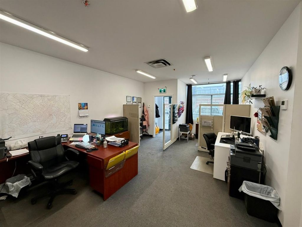 Local industriel � louer � Laval � 2 550 pi� | Sainte-Rose