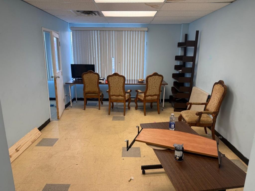 Bureau 345$/mois* dans centre d'achat achaland� de Montr�al