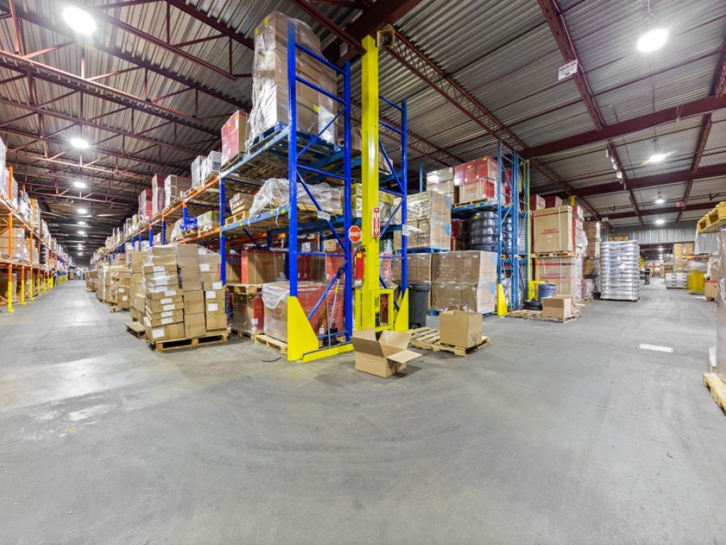 Espace industriel et commercial � louer � accessibilit� et flexibilit� au c�ur de la Mont�r�gie