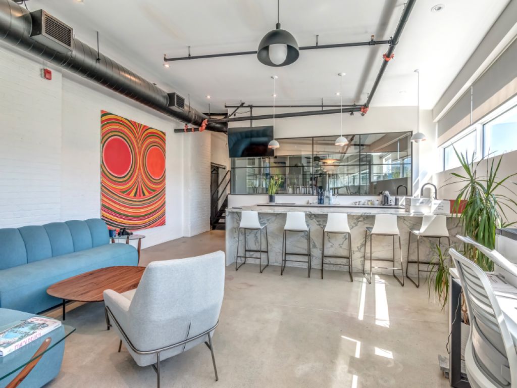 Espaces bureaux et industriels � louer-District Beaumont-6833 De L'�p�e