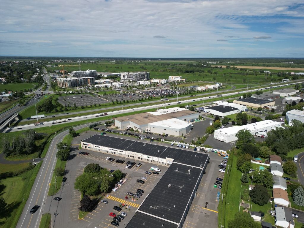 LOCATION TEMPORAIRE � ~2 000 pi� entreposage/projet, Place Nobel, Sainte-Julie