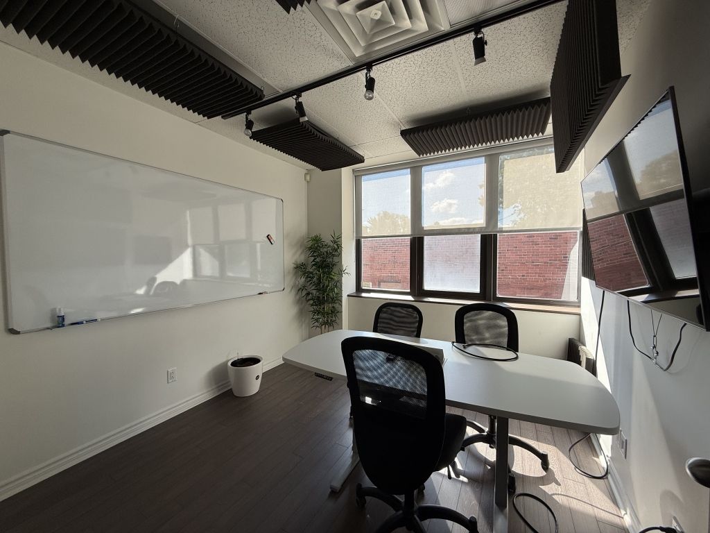 Espace bureau de coin ensoleill� � louer Plateau