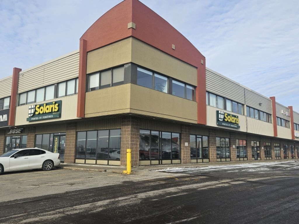 LOCAL COMMERCIAL EN FA�ADE SUR RUE BOUVIER - LEBOURGNEUF